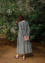 Load image into Gallery viewer, Marlow
